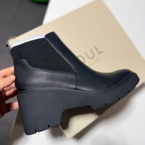 SOUL Naturalizer Black Platform Chelsea Ankle Boot